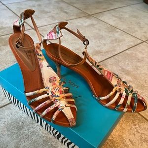 Perfect vacation heeled sandal! Genuine leather and made in Brazil. Size 11